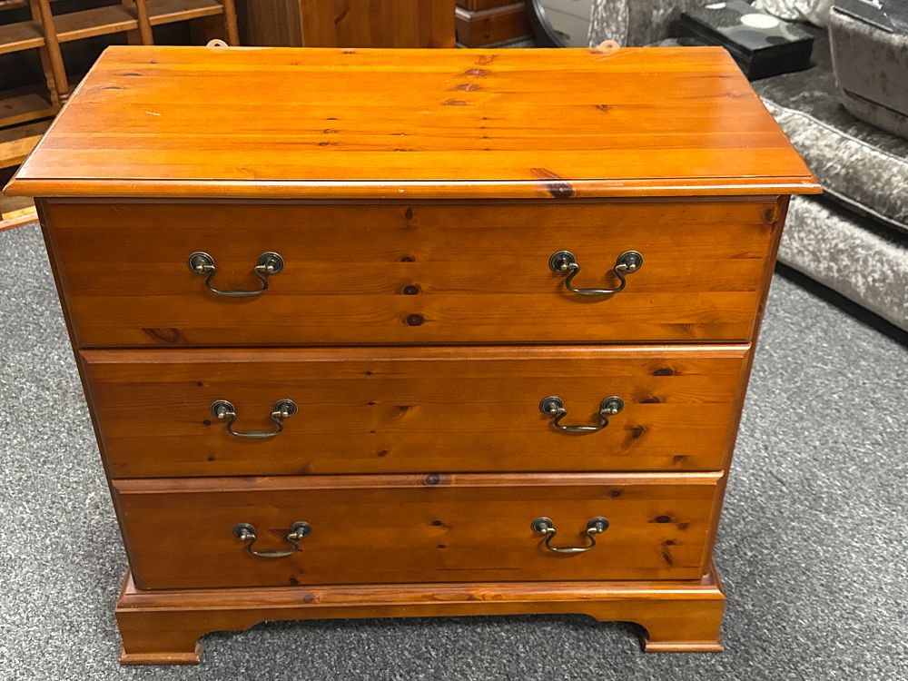 Lot 230: A traditional Georgian style honey pine chest of drawers