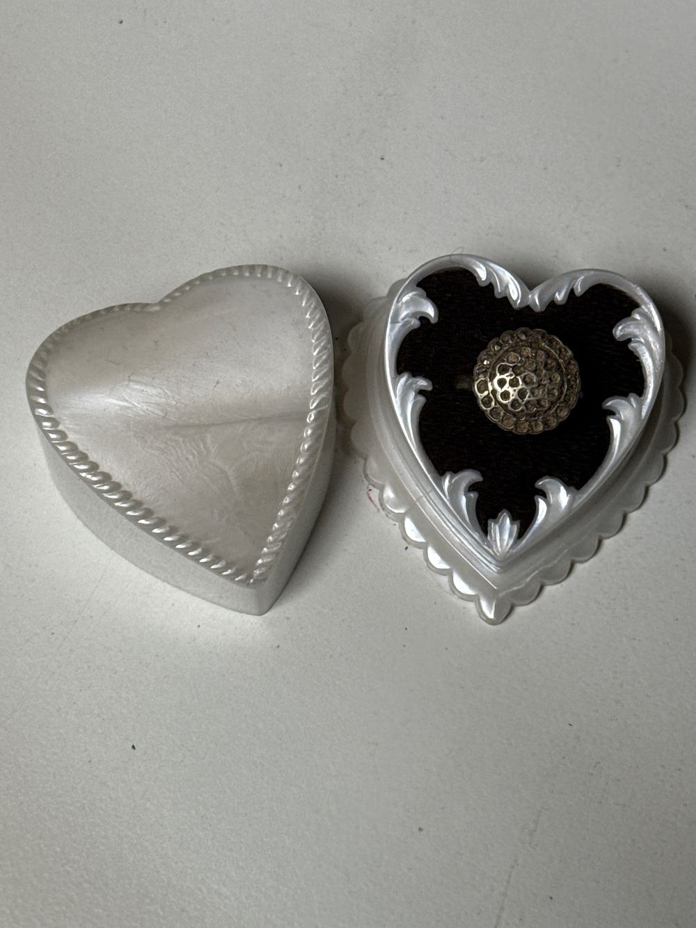 Lot 127b: A sterling silver tiered filigree cocktail ring and box
