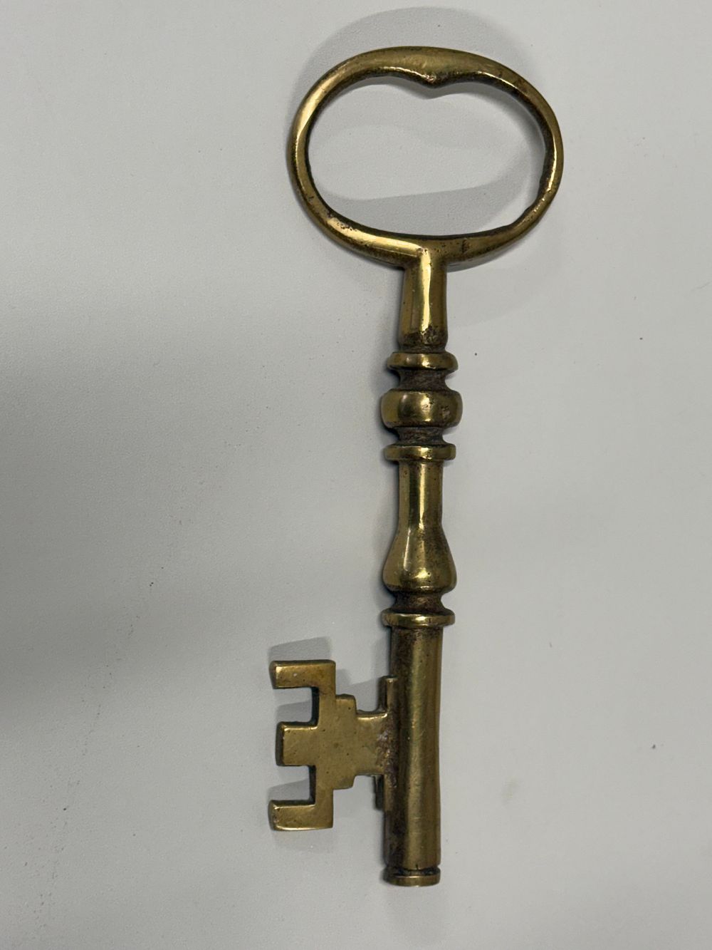 Lot 268: A large cast brass barrel key with baluster turnings