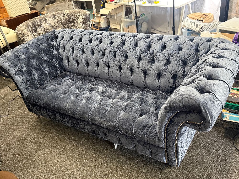 Lot 286: A three seater Chesterfield sofa in dark blue crushed velvet