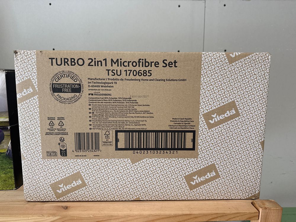 Lot 29: Vileda Turbo 2in1 Microfibre floor mop and bucket set