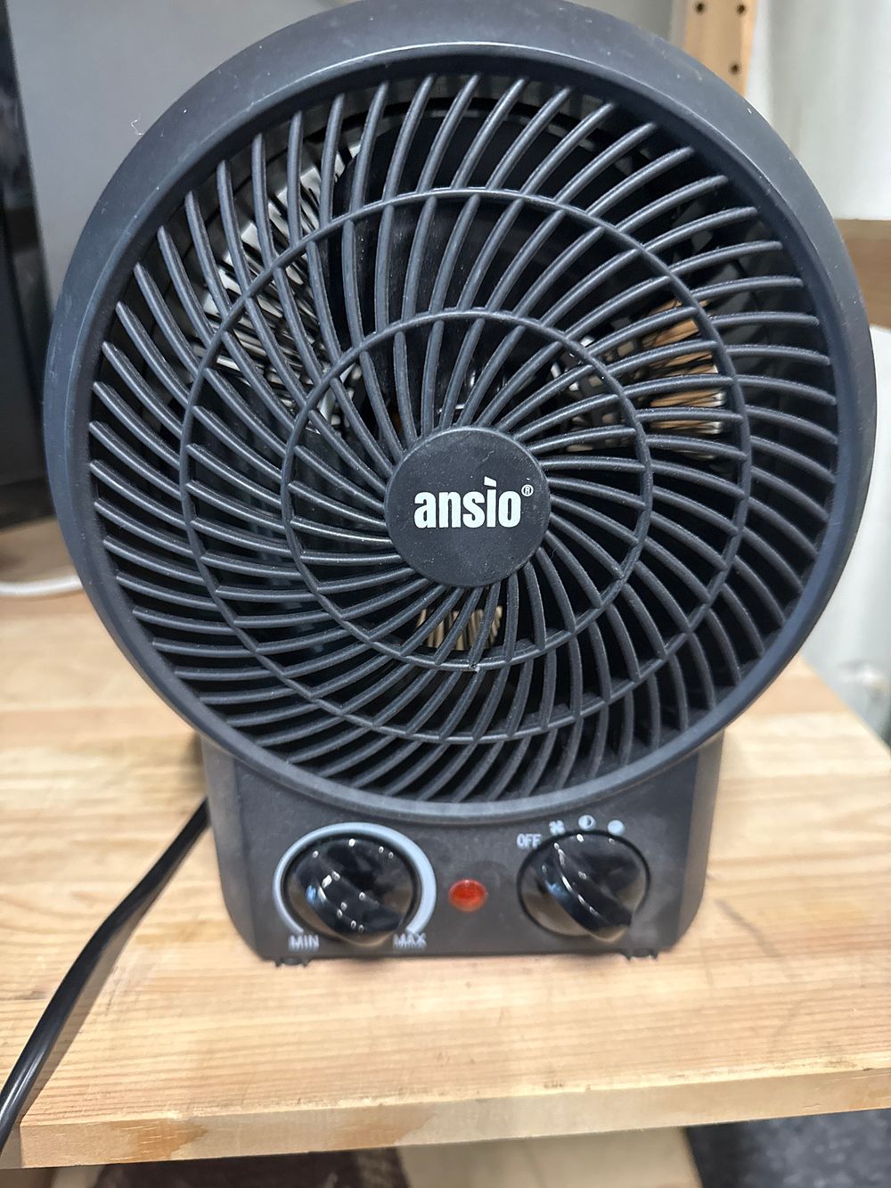 Lot 38: Ansio black portable electric fan heater
