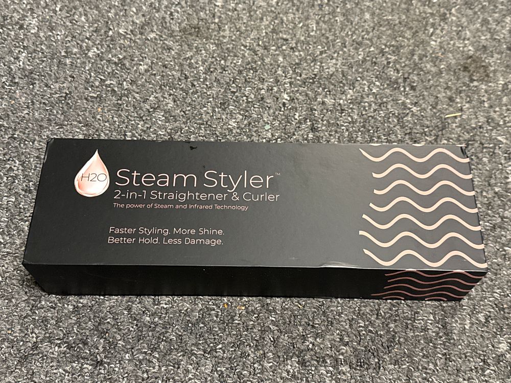 Lot 39: H2O Steam Styler 2-in-1 hair straightener and curler