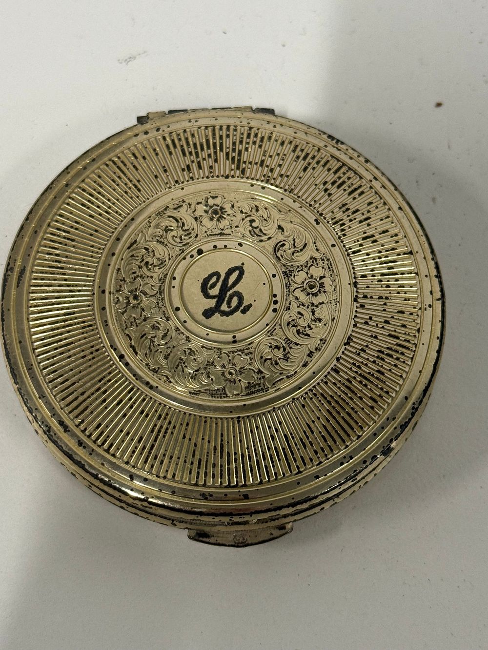 Lot 53: A Vintage Sterling Silver-Gilt Engine-Turned Powder Compact