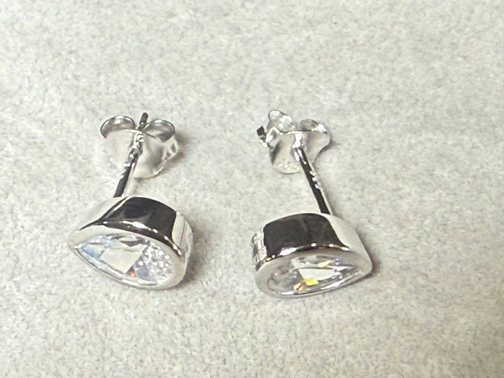 Lot 102: A pair of Hot Diamonds sterling silver pear-shaped stud earrings