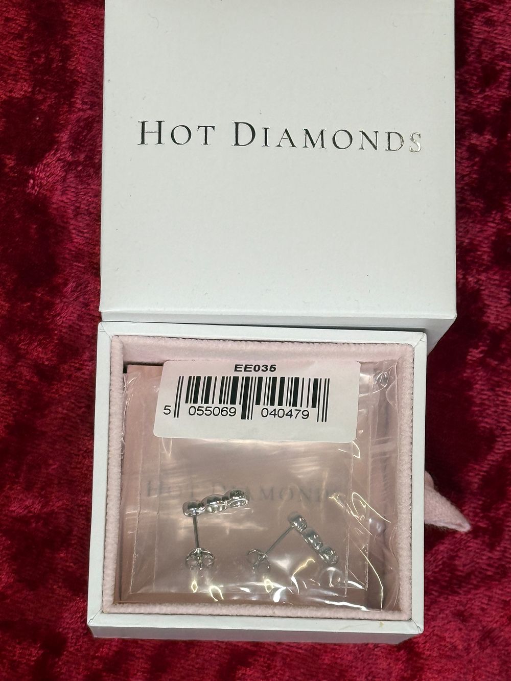 Lot 108: A Pair of Hot Diamonds Sterling Silver Stud Earrings