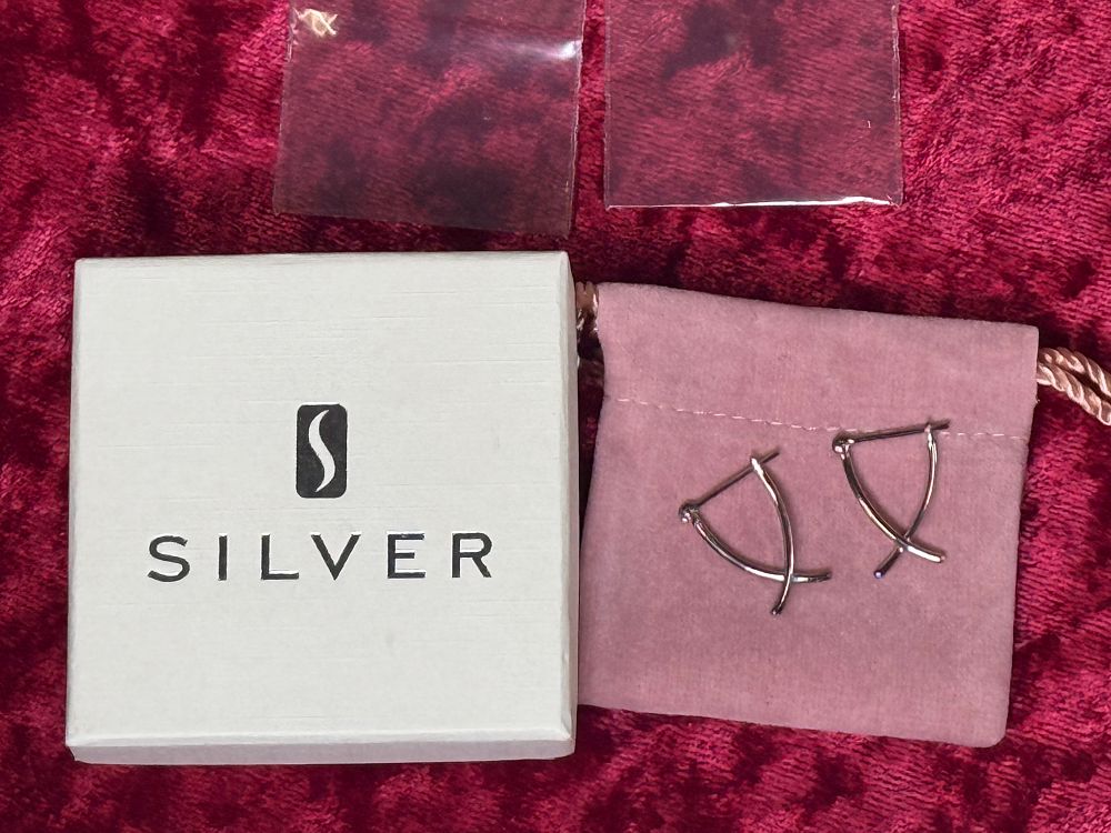 Lot 112: A pair of sterling silver criss-cross hoop earrings
