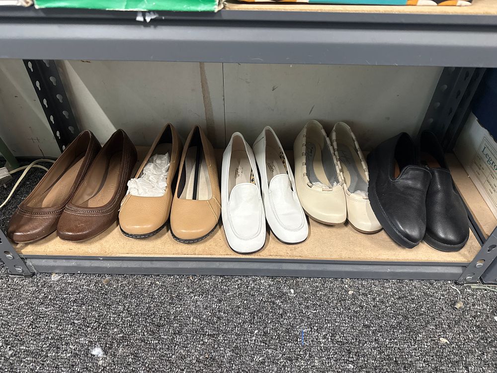 Lot 143: An assortment of five pairs of women's leather flat shoes