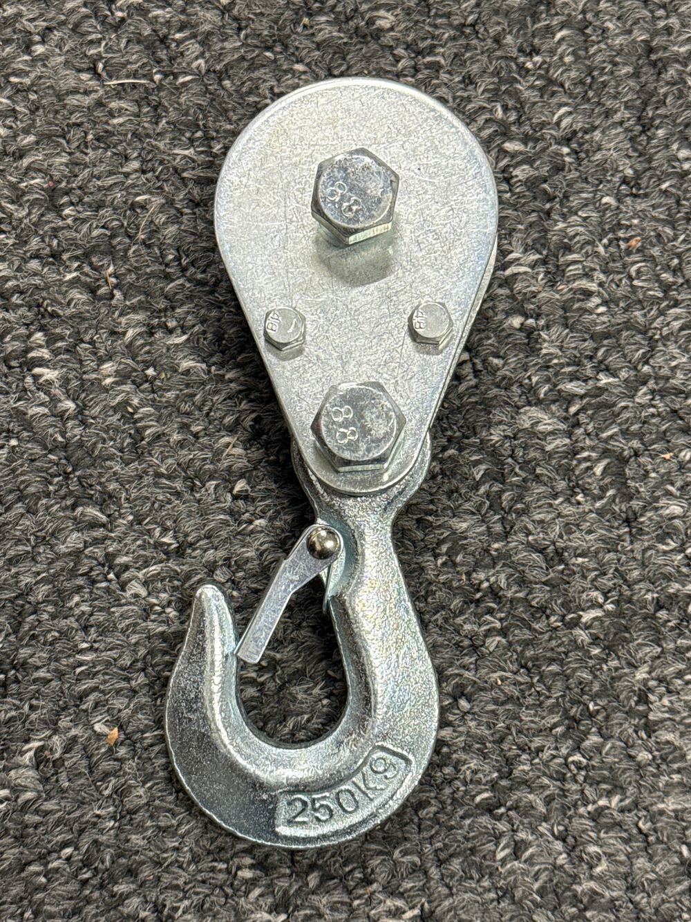 Lot 150: Single sheave snatch block pulley with swivel safety hook