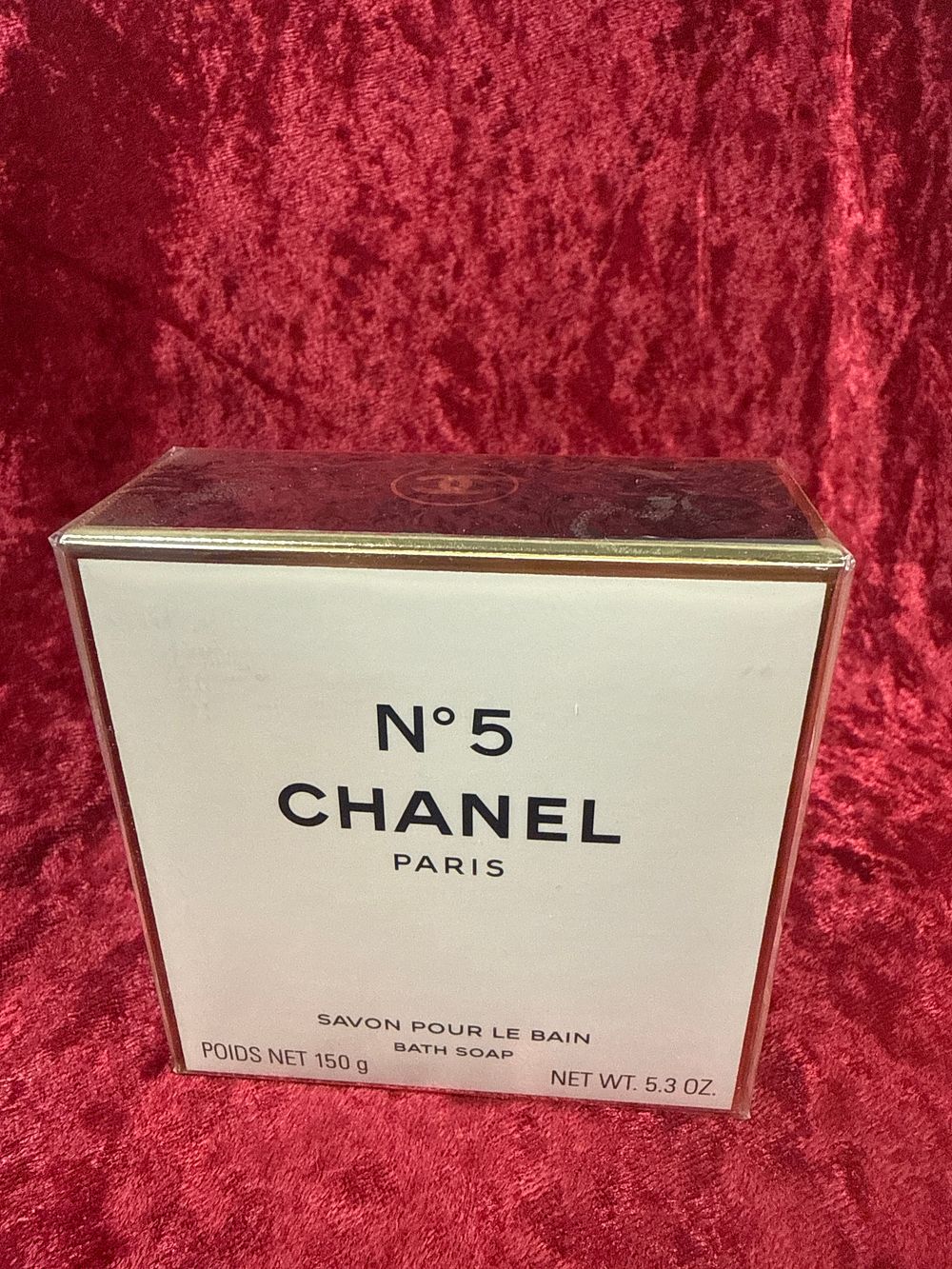 Lot 181: A boxed bar of Chanel N° 5 bath soap