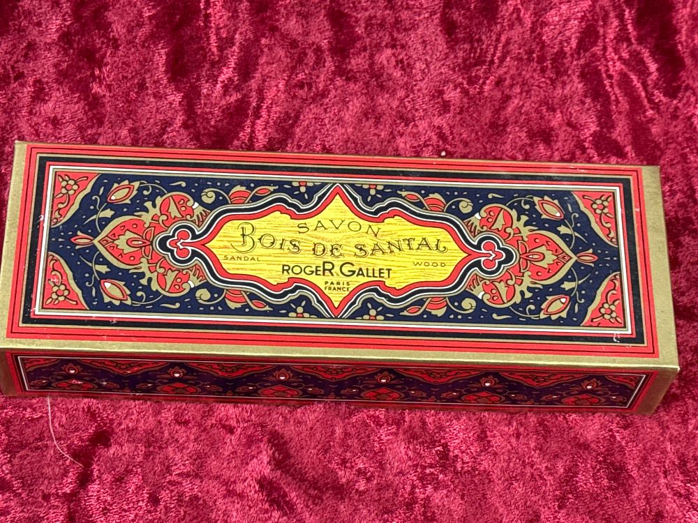 Lot 196: A Roger & Gallet vintage boxed set of three soaps