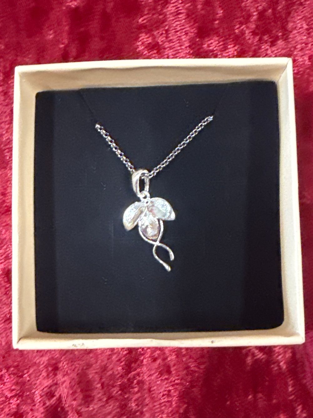 Lot 199: A Sterling Silver Floral Pendant Necklace in a Gift Box