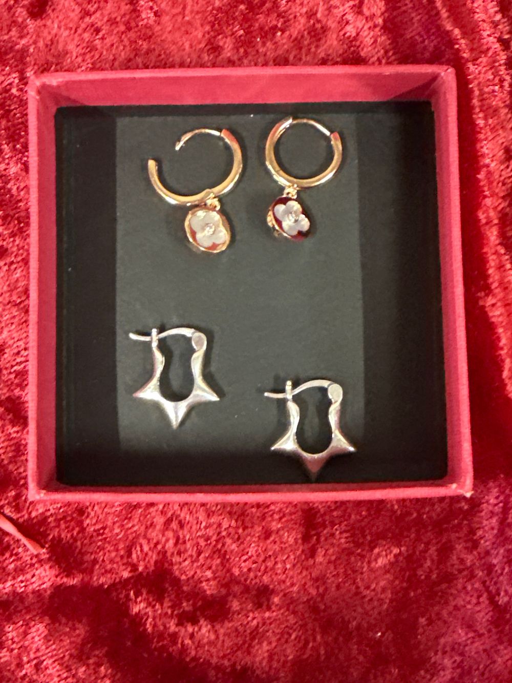 Lot 204: A collection of sterling silver flower and star earrings