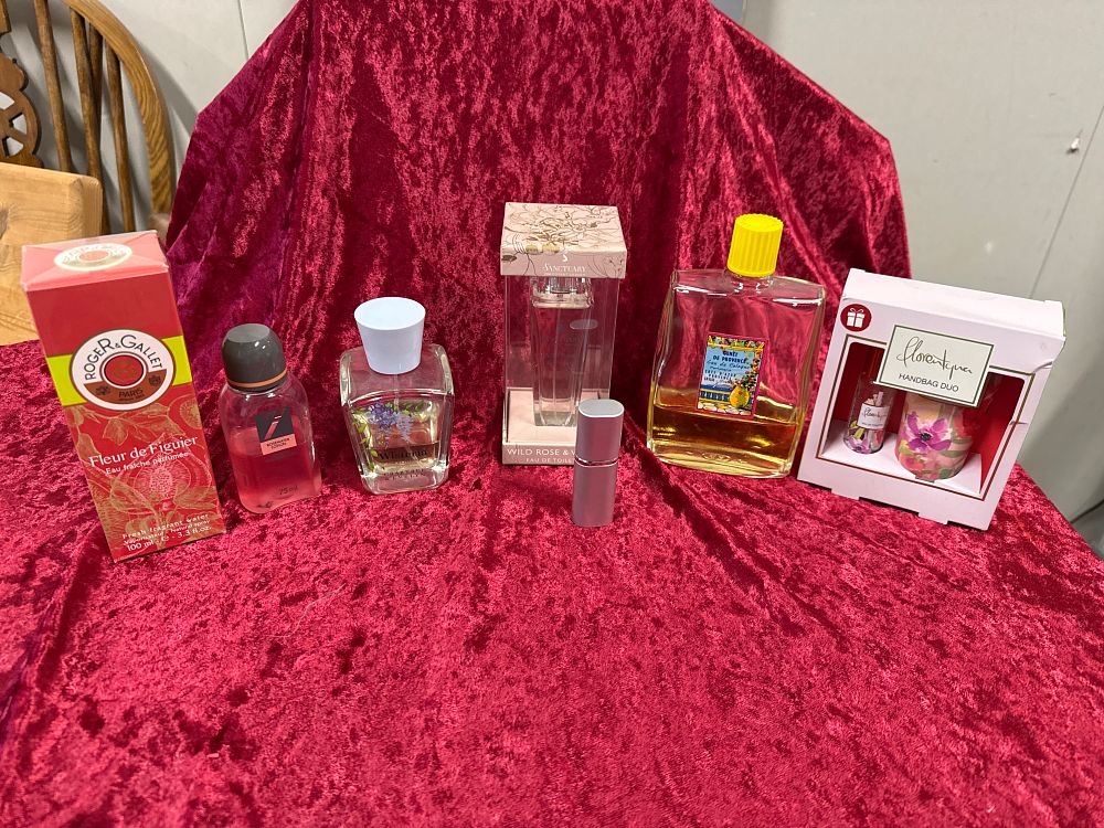 Lot 219: An assortment of branded fragrances and gift sets