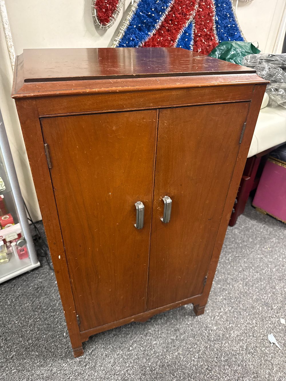 Lot 220: A Mid-Century Flight Star Wooden Record Cabinet