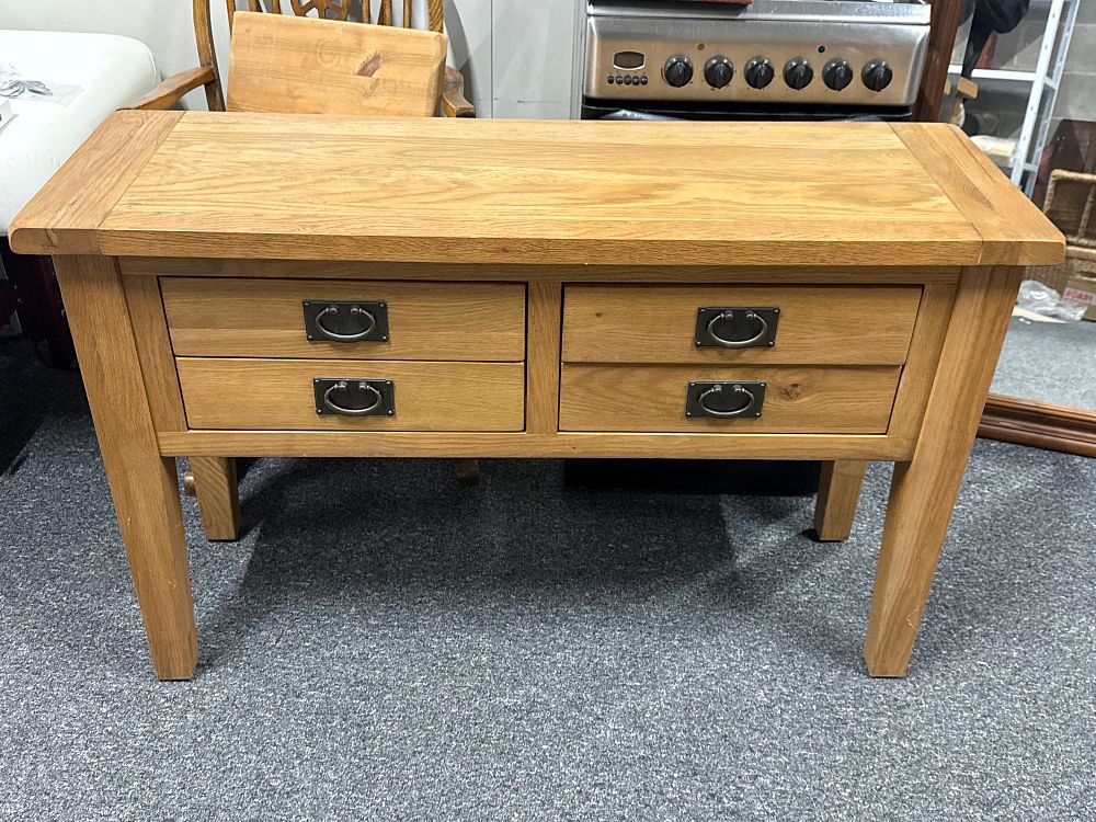 Lot 233: A contemporary solid oak four drawer console table