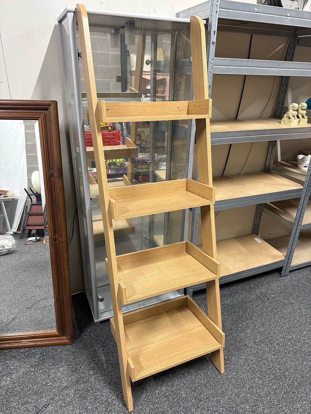 Lot 234: A modern oak veneer leaning ladder four tier bookcase