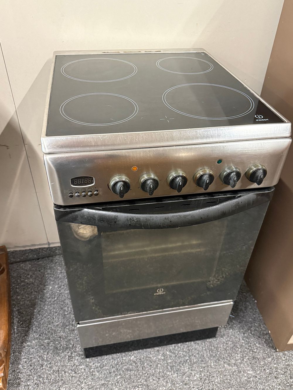 Lot 248: Indesit stainless steel freestanding electric ceramic hob cooker