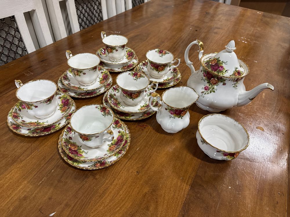 Lot 259: A 21-piece Royal Albert Old Country Roses bone china tea service