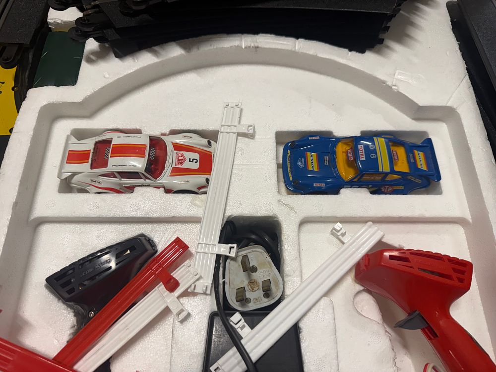 Lot 274: A Vintage Scalextric Club Circuit Porsche 911 Slot Car Racing Set