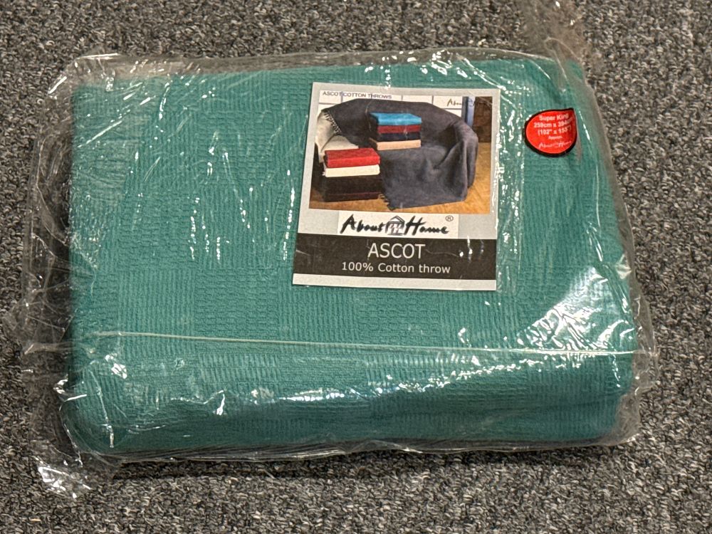 Lot 281: Super King Size Teal About Home Ascot Cotton Throw