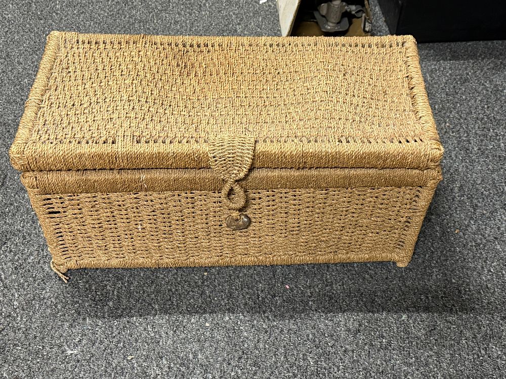 Lot 290: A woven papercord storage chest with hinged lid