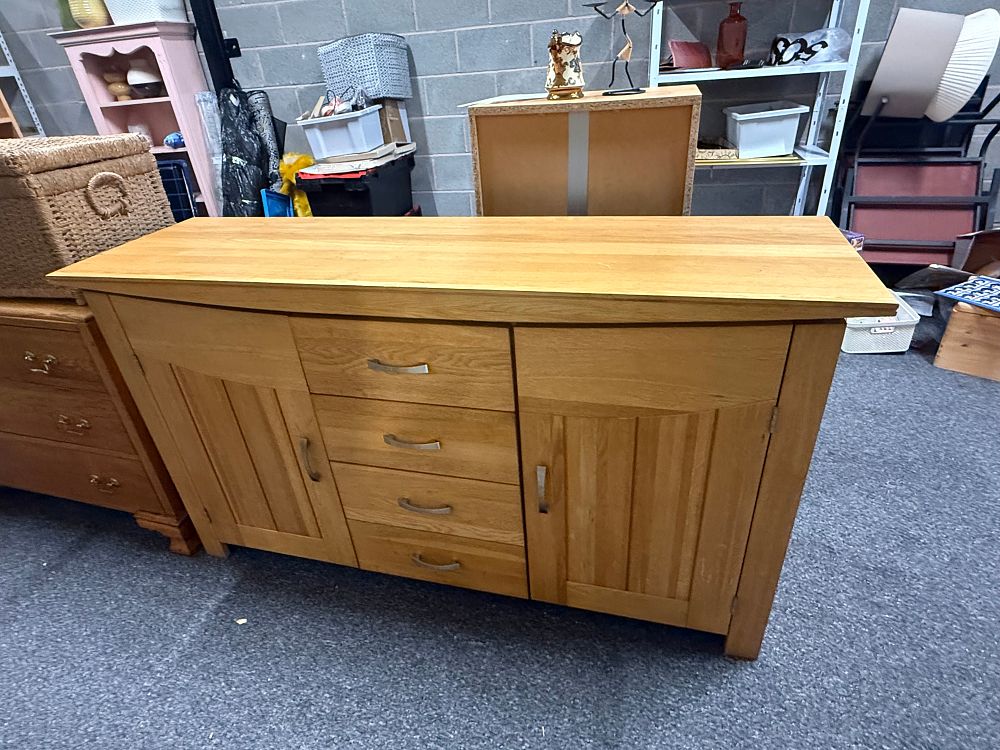 Lot 294: Contemporary light oak sideboard with central graduated drawers
