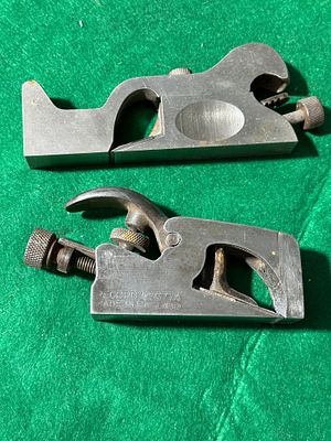 A Pair of Record No. 077A Bull-Nose Rabbet Planes. A pair of Record No. 077A Bull-Nose Rabbet 