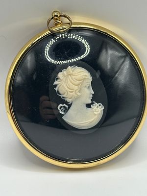 Lady In Cameo, From The Miniature World Of Peter Bates, Framed Decorative Object. This circular 