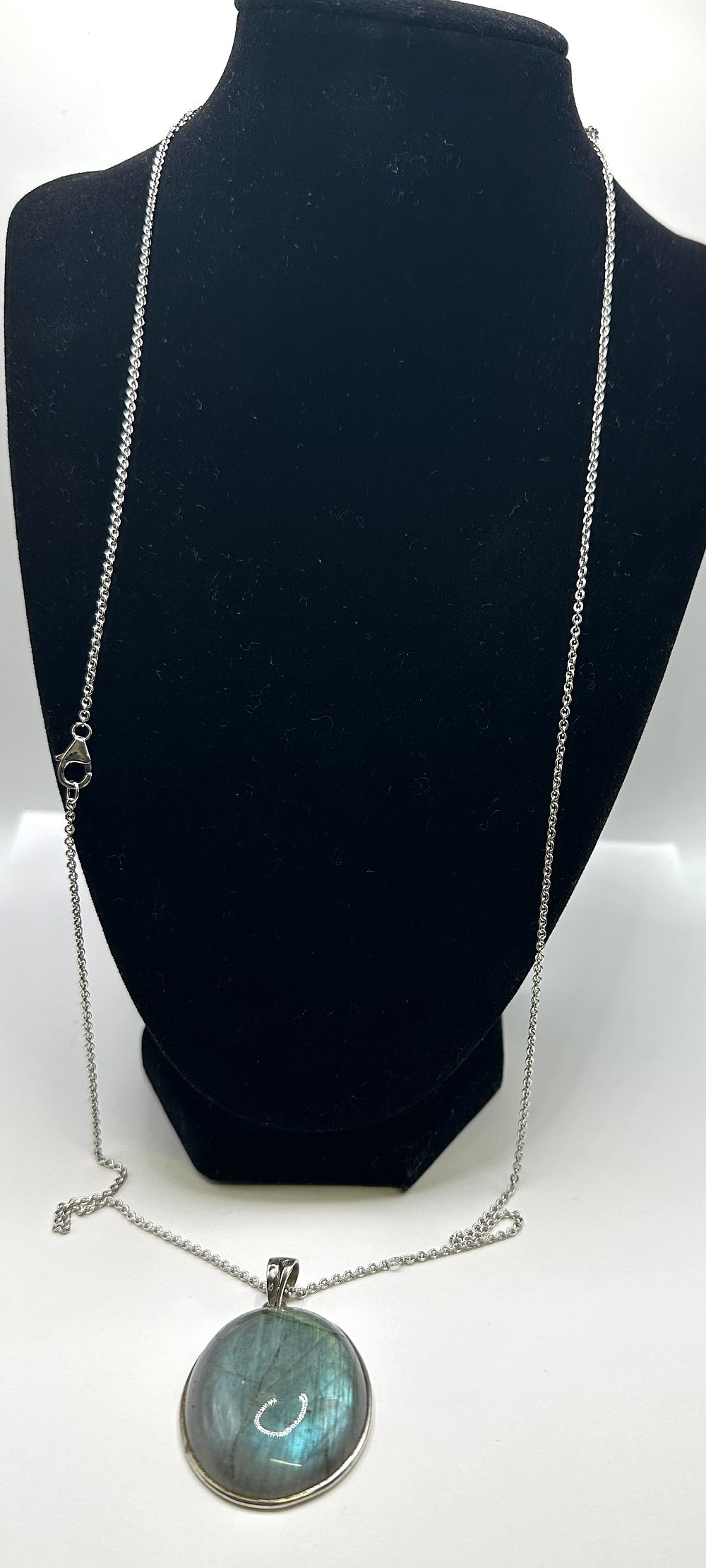 A Contemporary Sterling Silver and Labradorite Cabochon Pendant Necklace. A contemporary 