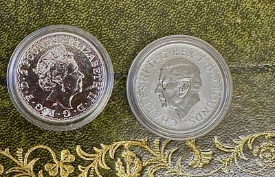 A Pair of Royal Mint British Silver Britannia 1oz Fine Silver Bullion Coins, 2017 Elizabeth II 