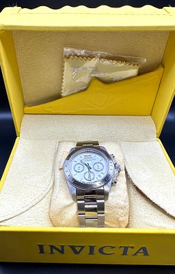 Invicta Men's Speedway Chronograph Wristwatch, Model 14381. An Invicta Men's Speedway 