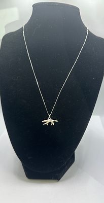 A 925 Silver Fox Necklace. A 925 silver necklace featuring a delicate box chain and a figural 