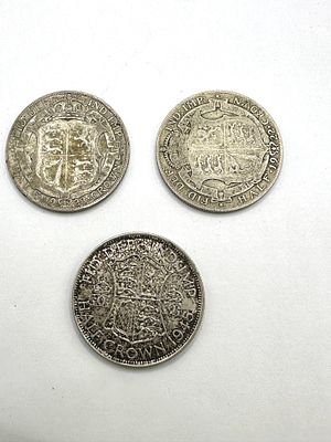 Three United Kingdom Half Crown Coins, George V and George VI. This lot comprises three United 
