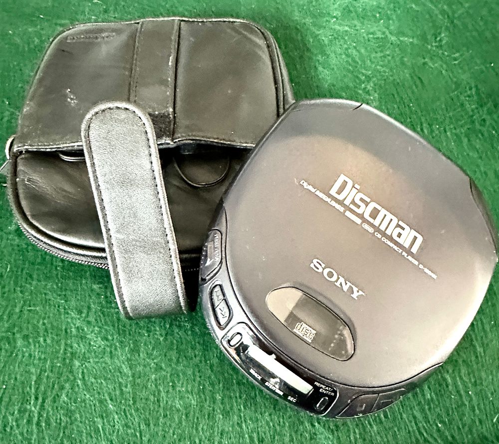 Lot 296: Two items comprising a Sony Discman D-150AN Digital Mega Bass Portable CD Player and Case