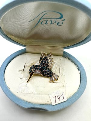 Gold Toned Hummingbird Brooch. A hummingbird brooch, the head and body pav&eacute;-set with round-cut 