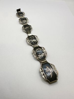 A Siamese 925 Silver and Niello Dancer Bracelet by Amargo. A Siamese 925 silver and niello link 