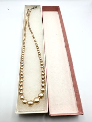 A Vintage Graduated Champagne-Hued Simulated Pearl Necklace. A single-strand graduated necklace 
