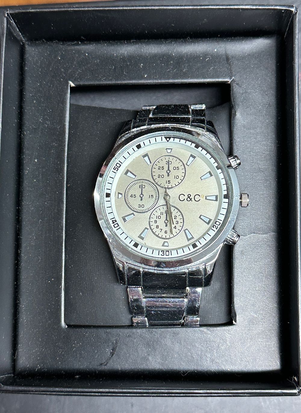 Lot 40: C&C Silver-Toned Metal Quartz Fashion Wrist Watch