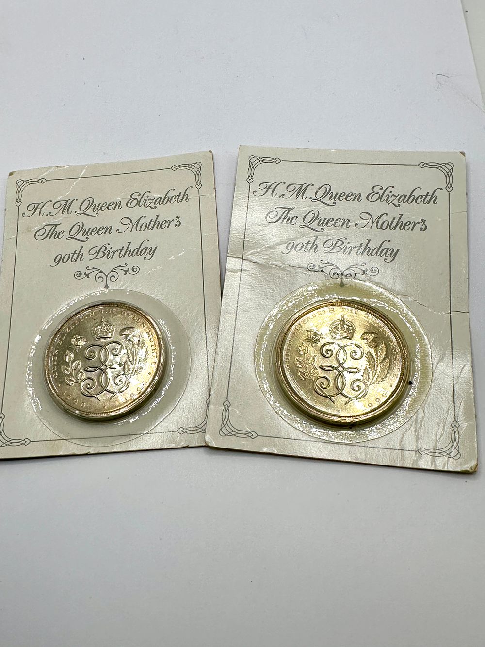 Lot 224: A Pair of UK 1990 Five Pounds, Cupro-Nickel, KM-959