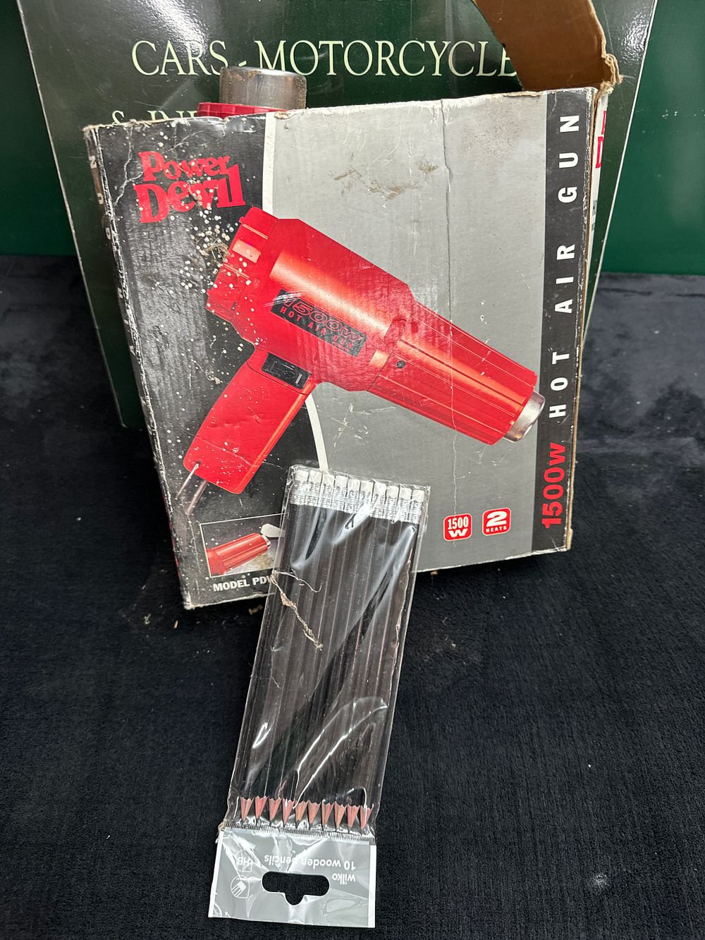 Lot 365: Two Items Comprising a Power Devil Hot Air Gun and a Pack of 10 Wilko HB Wooden Pencils