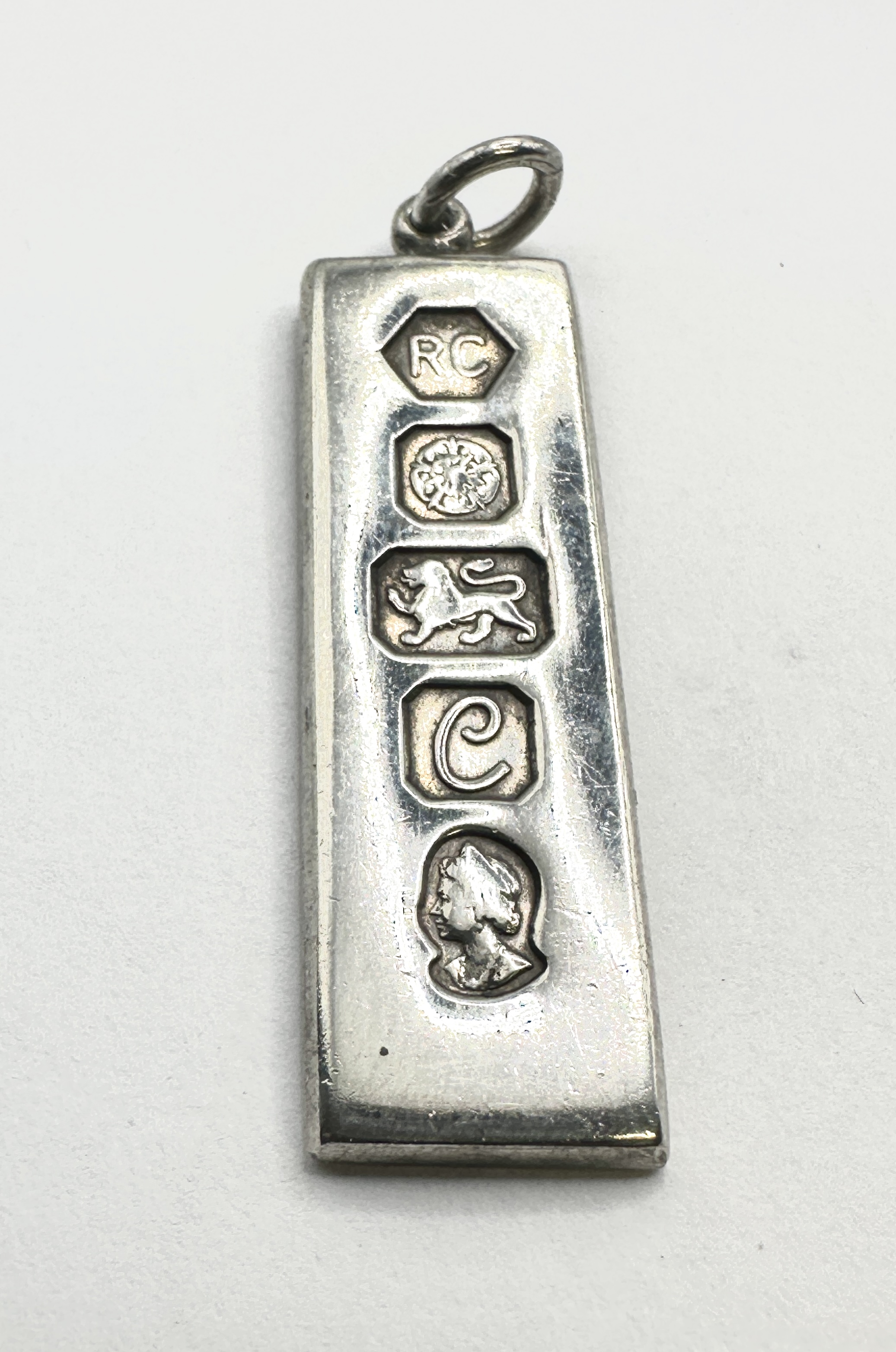 A Queen Elizabeth II Silver Jubilee Sterling Silver Commemorative Ingot Pendant, Carrs of Sheffield Ltd, 1977