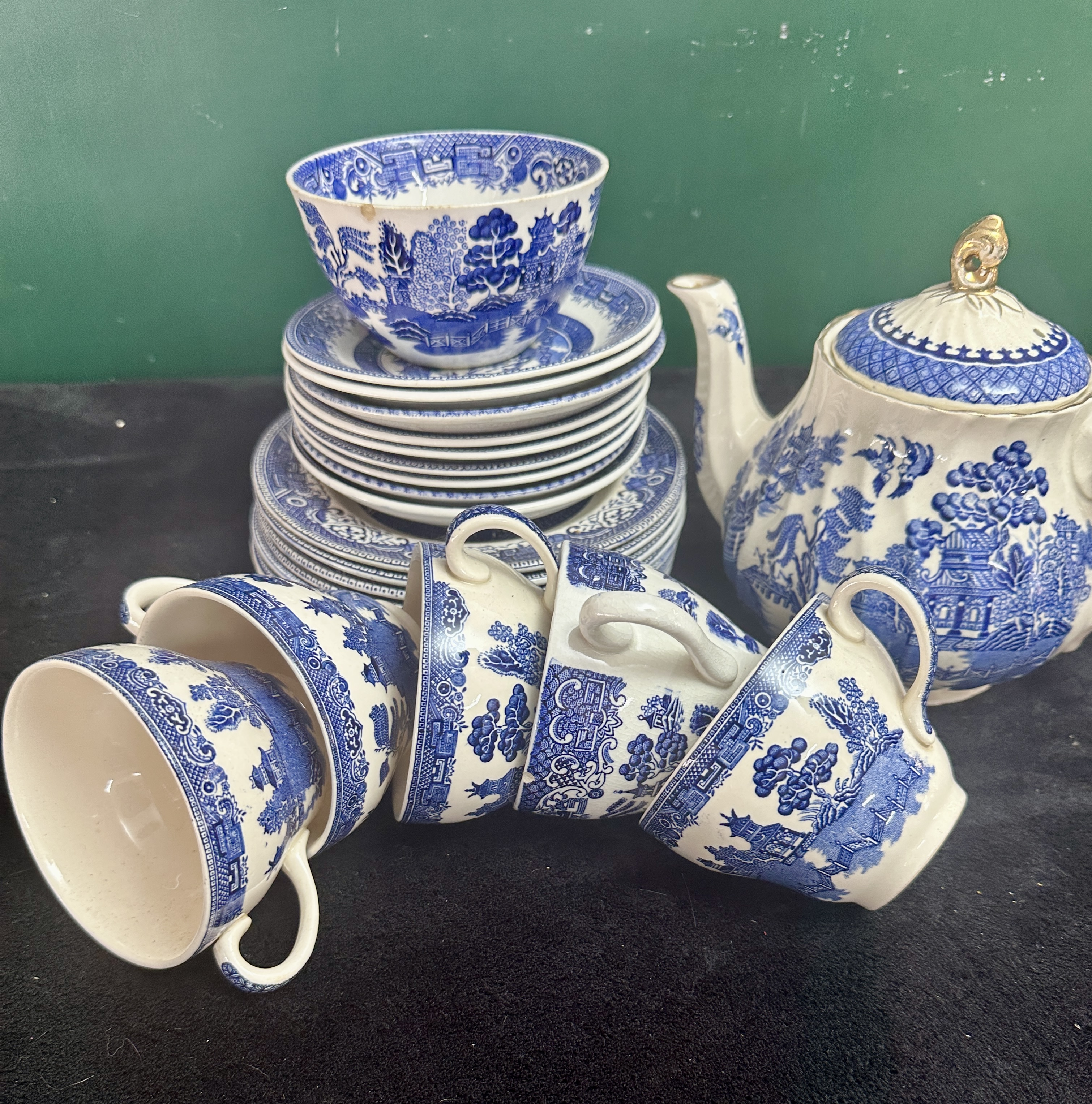 A Collection of English Blue and White Transfer-Printed Willow Pattern Tea Wares