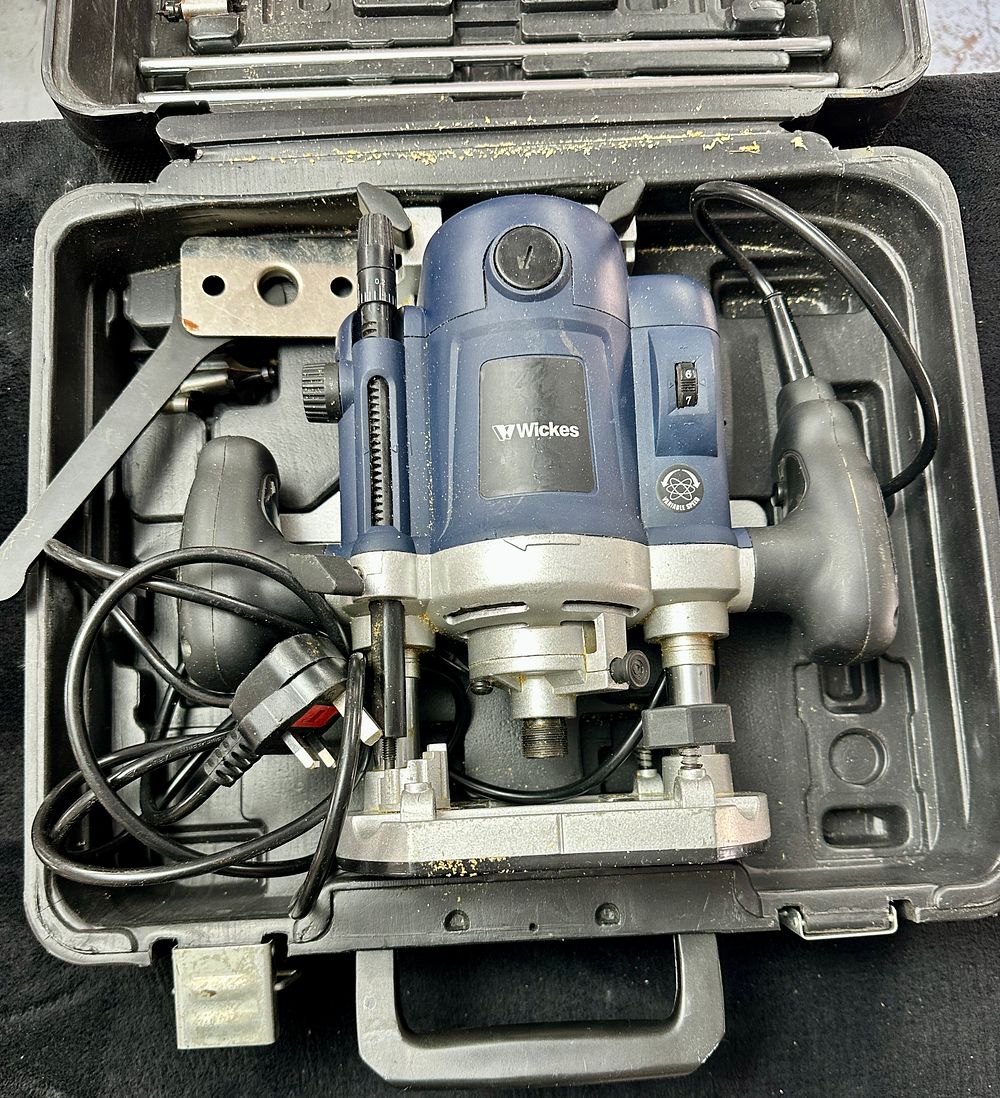 Lot 316: Wickes Variable Speed Plunge Router and Accessory Set in Carry Case
