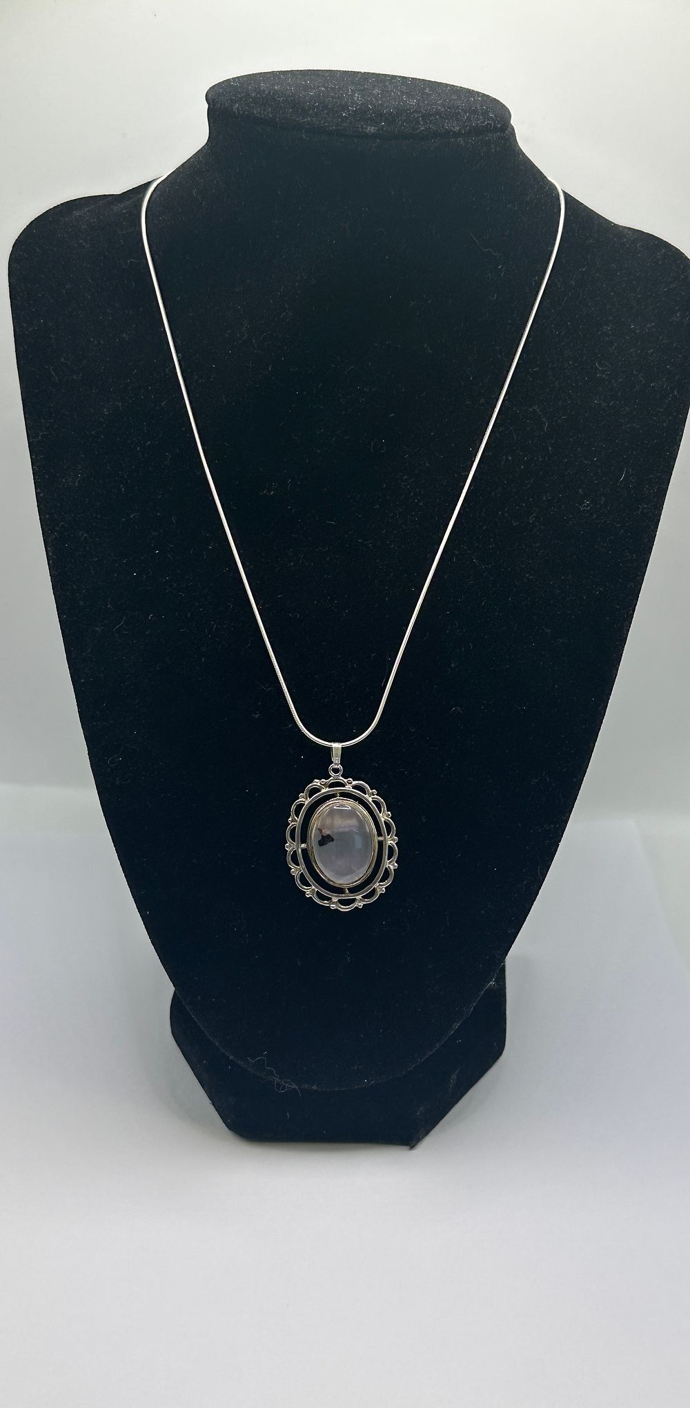 Lot 253: A 925 Silver and Blue John Fluorite Pendant Necklace