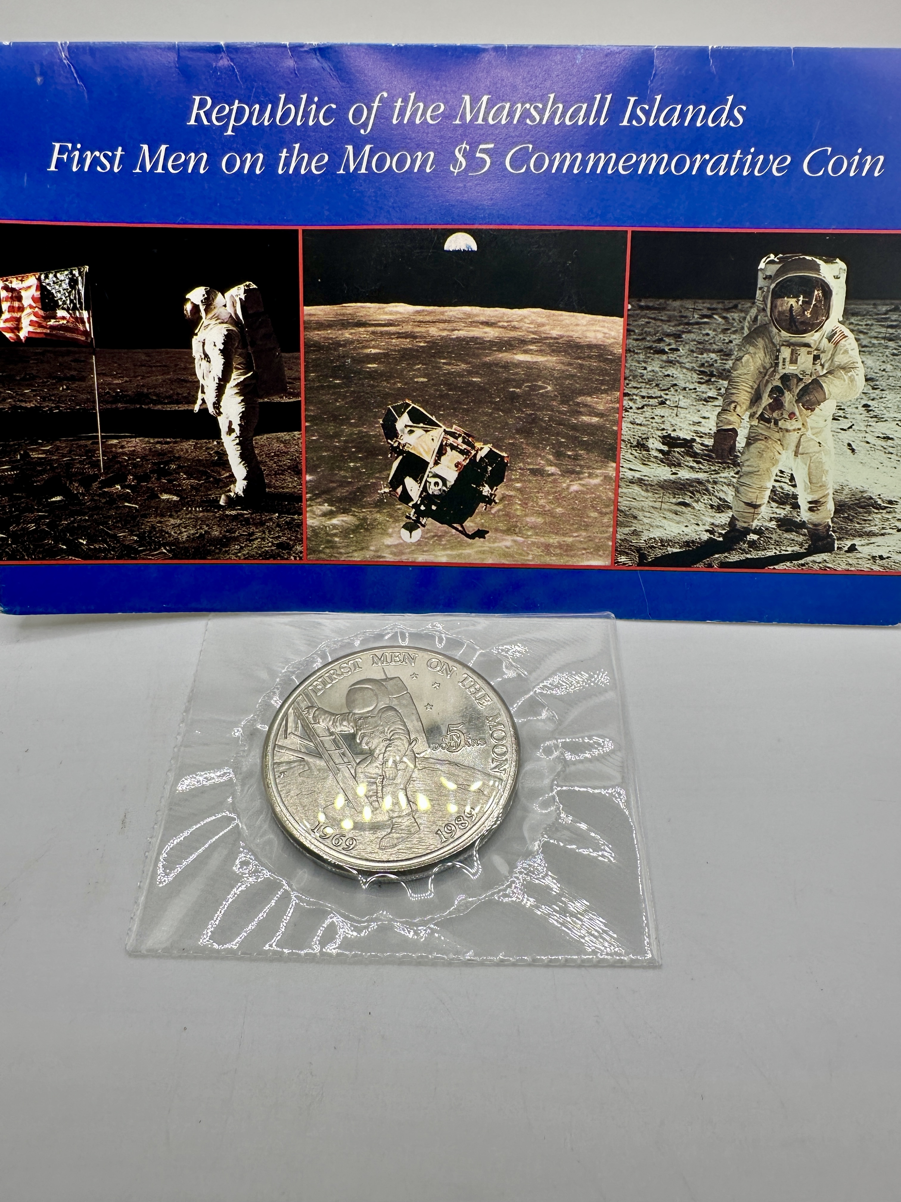 1989 Republic of the Marshall Islands 5 Dollars First Men on the Moon Commemorative Coin