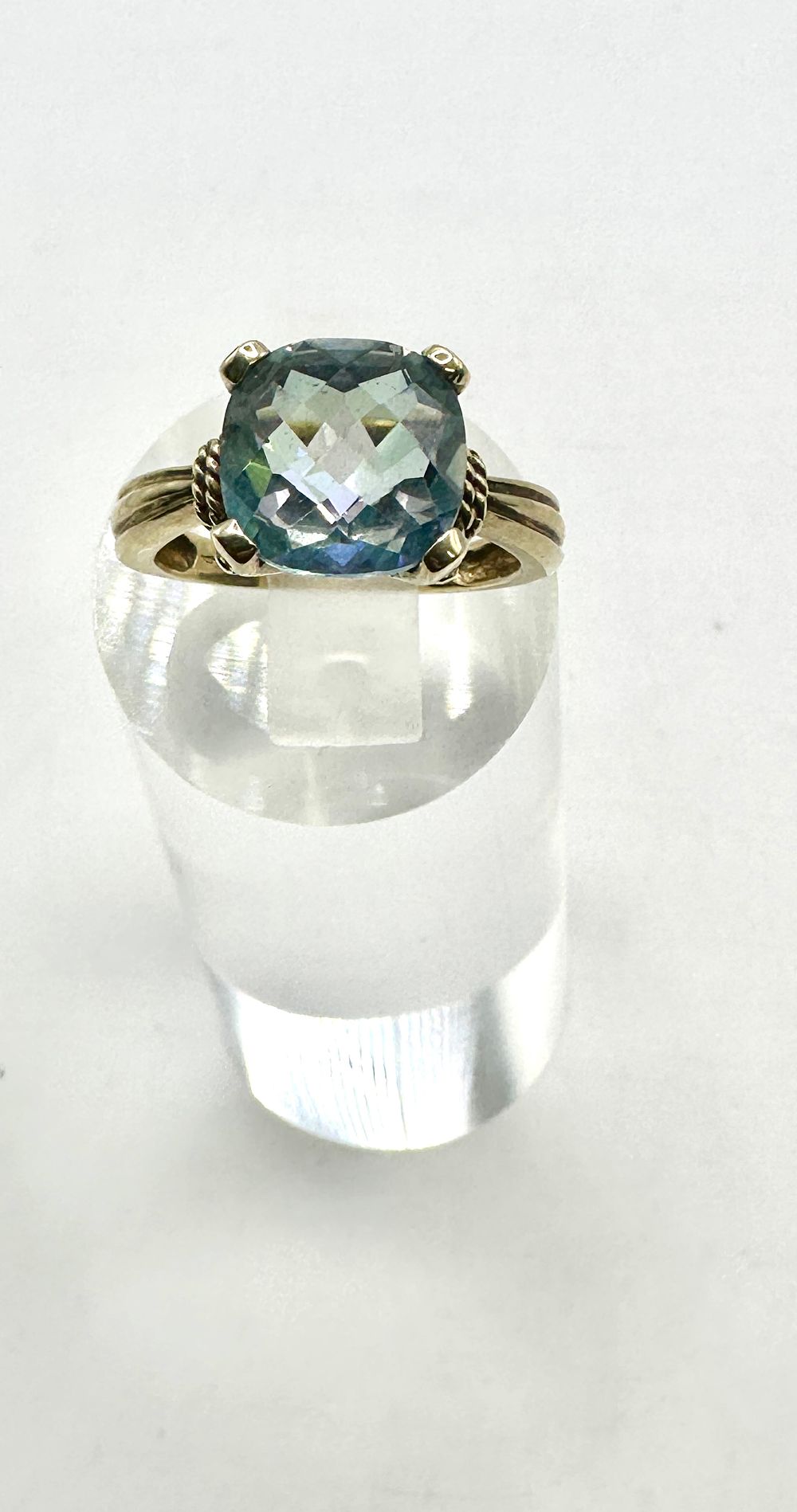 Lot 265: A 9 Carat Yellow Gold and Mystic Topaz Cocktail Ring