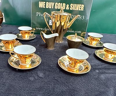 Johann Seltmann Vohenstrau&szlig; Bavaria 15 Piece Gold Lustre Porcelain Coffee Service. A 