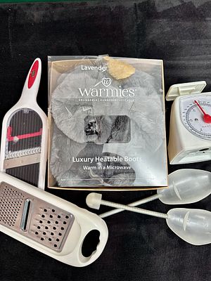 5 Assorted Household Items Including Warmies Luxury Heatable Boots and Kitchenware. A collection 