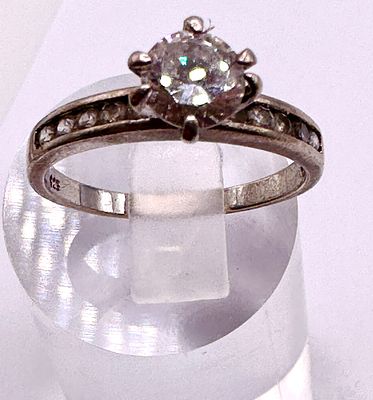A Sterling Silver Solitaire Ring with Accented Shoulders. A sterling silver engagement-style 